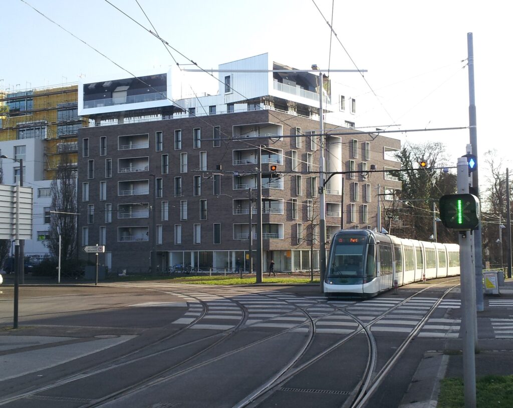 22 rue de la Thumenau, Place de l'Etoile, à 50 mètre du tram Etoile Polygone